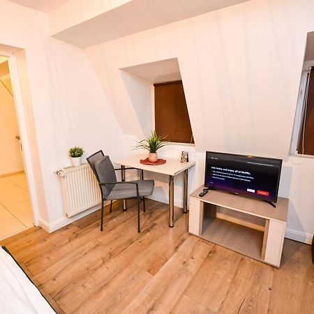 The Lincoln Suites - Central Shabbat Friendly Apartments Bukarest Exterior foto